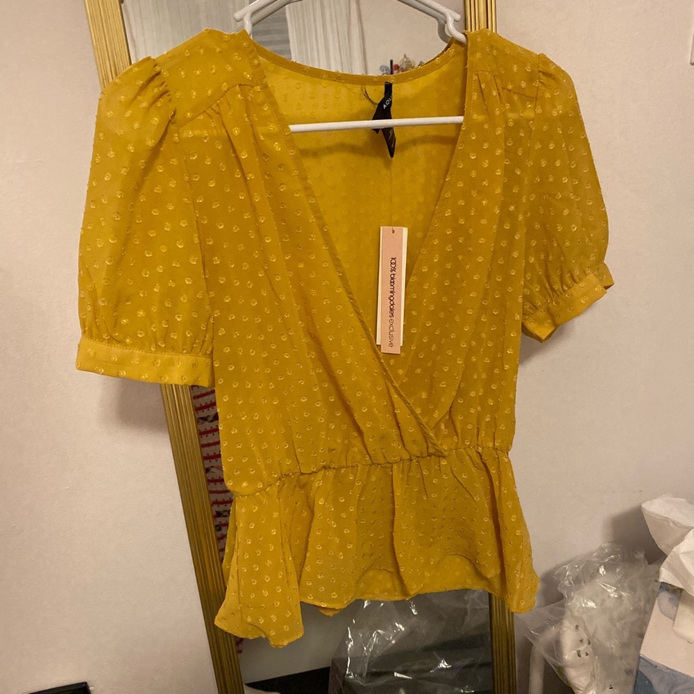 Aqua by Bloomingdales top never worn with tags!